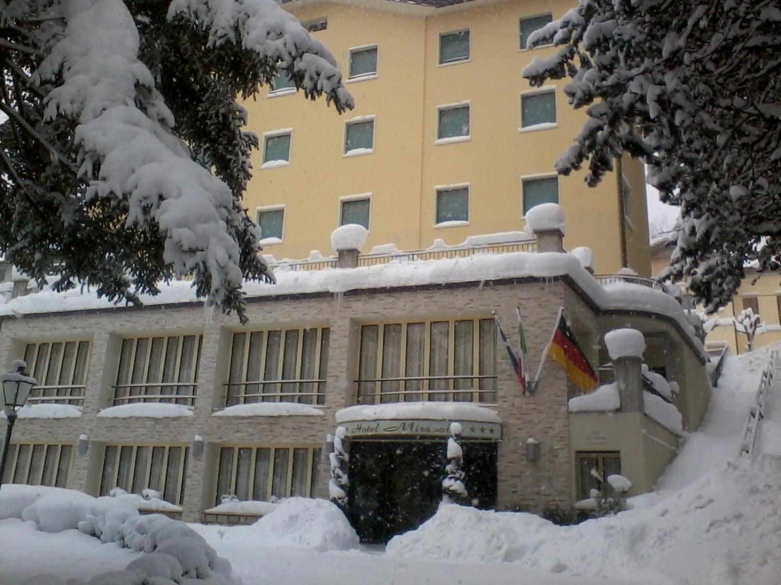 Hotel Miravalle 2000 Лициано ин Белведере Екстериор снимка